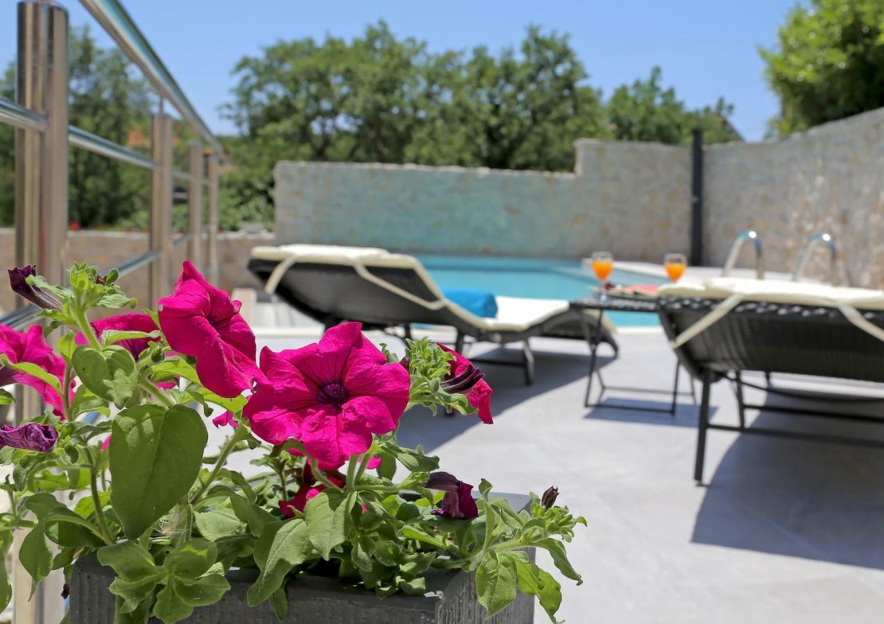 Apartment Moretic Gromaca Экстерьер фото